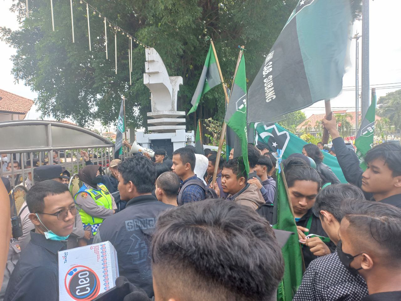 Mahasiswa Sweeping Kantor Dinas di Subang, Ternyata Ini Penyebabnya