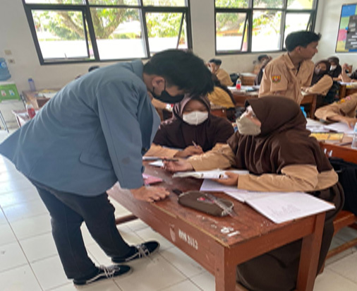 Diskusi membahas masalah kekerasan pada anak dan perempuan