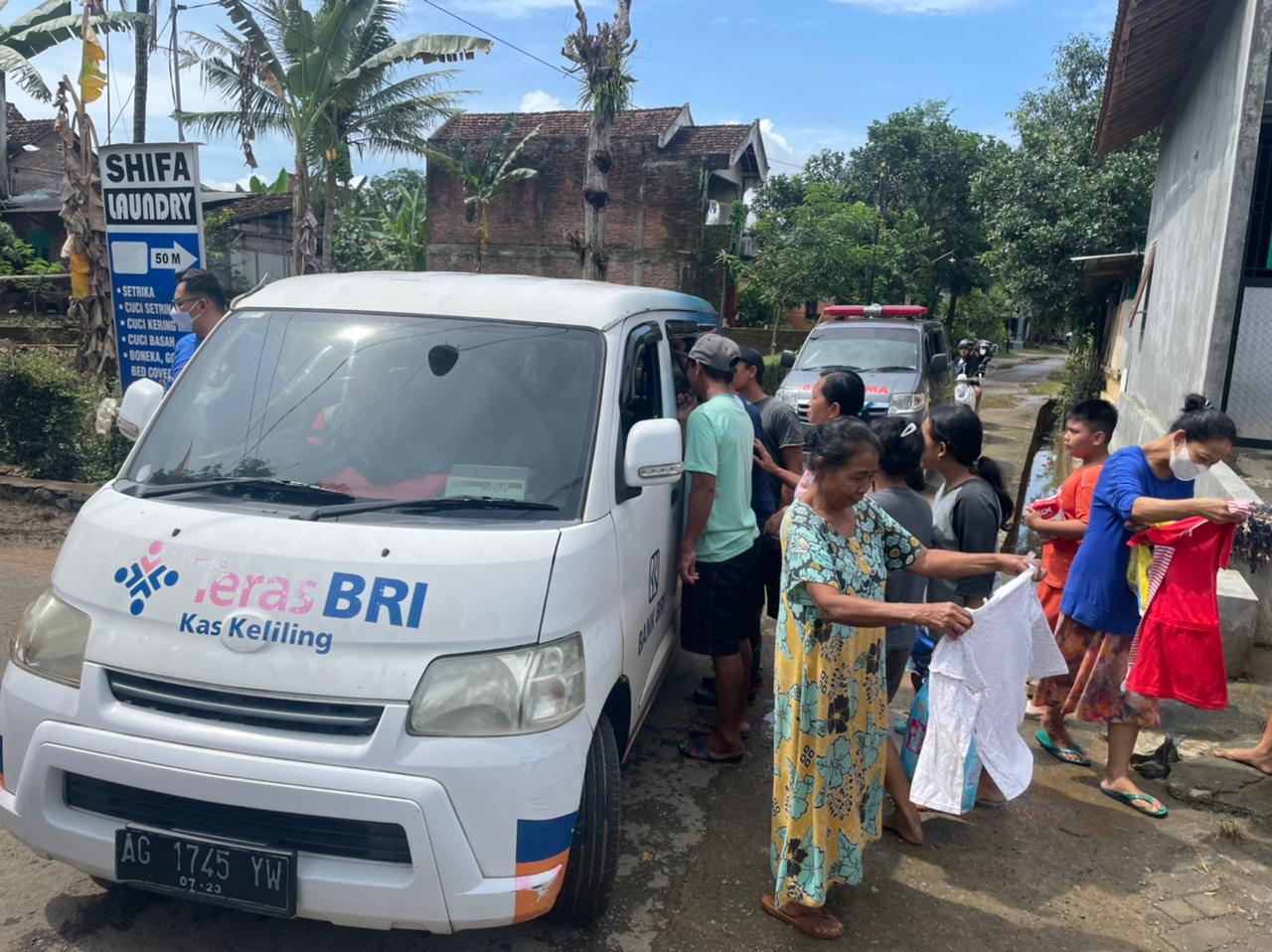 Bencana Banjir Melanda Wilayah Jawa Timur, BRI Peduli Tanggap Darurat Salurkan Bantuan