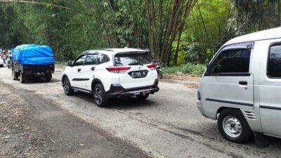 Belum Rampung, "Tanjakan Longsor" Bikin Macet