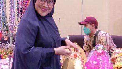 Rajin Ikut Pelatihan, Lies Herawati Bisa Bangun Usaha Kerajinan Bosara di Makassar