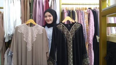 Memilih Baju Lebaran, yang Cocok Dipakai