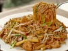 Hidangan Bakmi Goreng untuk Makan Siang. Photo captured via YouTube Devina Hermawan