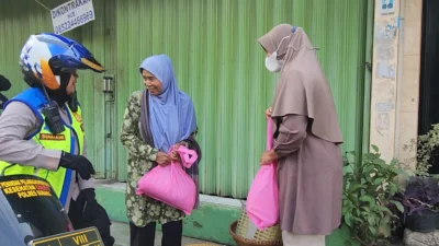 Srikandi Polres Subang Berbagi Peringati Hari Kartini 