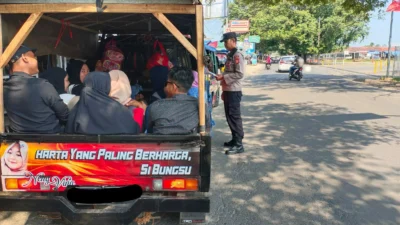 Polisi Larang Mobil Bak Terbuka Angkut Orang untuk Pergi Berlibur 