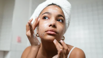 Dijamin! Wajah Kamu Makin Kinclong dengan Proses Exfoliating