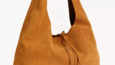 Berbagai Bahan Tas yang Sering Dijadikan Koleksi (Foto: Bahan Suede). Sumber Foto via Marks & Spencer