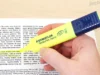 Cara Menandai Isi Buku (Highlighter). Sumber Foto via JetPens