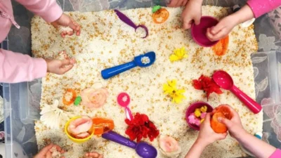 Inspirasi Sensory Play Mudah untuk Si Kecil. Sumber Foto via Tiney