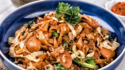 Resep Kwetiau Goreng ala Solaria, Hemat dan Nikmat. Sumber Foto via Whisk