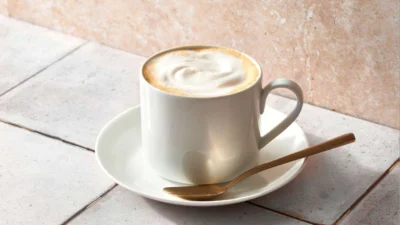 Perpaduan Kopi dengan Susu Panas: Café au lait, Menu Kopi Terkenal dari Prancis (Image From: The Spruce Eats)