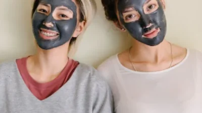 Hitam Bukan Sembarang Hitam, Begini 6 Manfaat Masker Charcoal