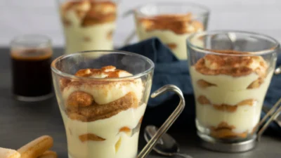 Puding Tiramisu: Menikmati Kelezatan Italia dalam Setiap Gigitannya (Image From: Ready Set Eat)