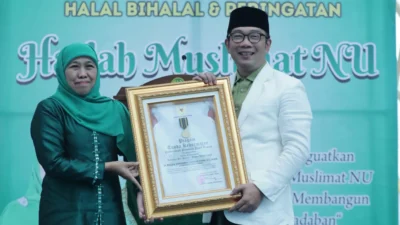 Gubernur Jabar Ridwan Kamil Raih Penghargaan Jer Basuki Mawa Beya, Sukses Desain Masjid Raya Islamic Center Jatim