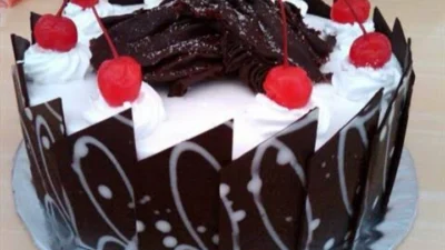 Black Forest Kekinian Lezatnya Perpaduan Cokelat dan Buah Ceri