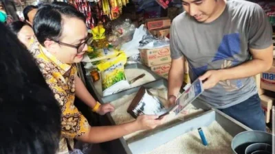 Wamendag Pantau Kestabilan Harga Bahan Pokok di Pasar Johar