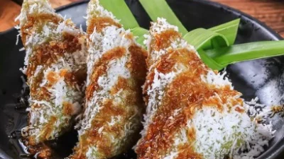 Kue Lupis Lezat yang Manis Bertabur Kelapa. Sumber Gambar via Endeus.TV