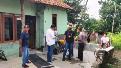 Pelaku Pembunuh Ayah Kandung Ditemukan Mengurung Diri