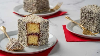 Resep Kue Lamington, Si Manis dari Australia yang Super Lembut dan Nyoklat Banget! (Image From: The Spruce Eats)