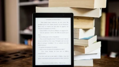 Ciee! Sekarang Udah Tahu Apa itu E-book, kan, Bisa Membaca Sambil Bersantai, Nih