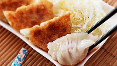 Cobain Resep Gyoza Isian Daging Sapi yang Lezatnya Gak Boong (Image From: Serious Eats)