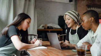 Soft Skill yang Dibutuhkan dalam Karier: Mengembangkan Kemampuan yang Tak Terlihat di CV