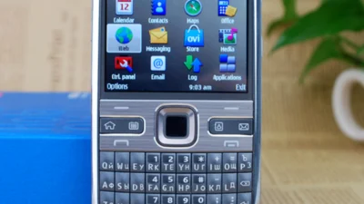 Nokia E72