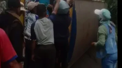 Odong-odong Rombongan Wisatawan Terguling di Subang