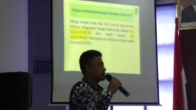 Enjum Junaedi, Sub Koordinator Penempatan TKI dan TKA dari Dinas Tenaga Kerja, Penempatan Tenaga Kerja, dan Transmigrasi (Disnakakertrans) Karawang