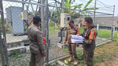 Puluhan menara BTS di Karawang Disegel Satpol PP, Ternyata Ini Kasusnya