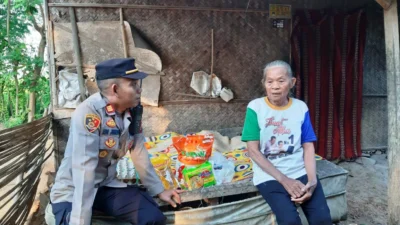 Nenek Anih Warga Kampung Babakan Buer Pabuaran Tinggal di Rumah Tidak Layak Huni, Mengaku Tak Miliki KTP