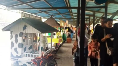 Masa Libur Sekolah Dimanfaatkan Wisatawan ke Floating Market