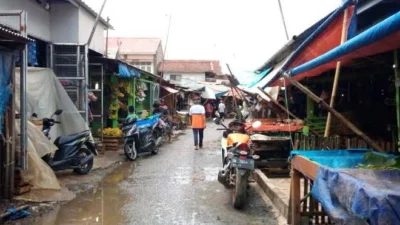 Jualan Tak Laku, Pedagang Dengklok Kembali ke Lahan Pasar Lama