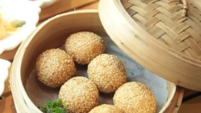 Masak-masak Lagi: Cara Bikin Onde Onde Krispi di Luar dan Creamy di Dalam. Sumber Gambar via Unilever Food Solutions