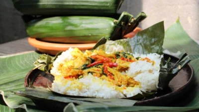 Sluurp! Lezatnya Resep Nasi Bakar isi Ayam Bikin Mau Lagi dan Lagi. Sumber Gambar via Cook Me Indonesian