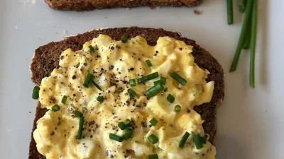 Ilustrasi Cara Membuat Egg Salad Toast untuk Bekal Anak Sekolah (Image From: Barefoot Contessa)