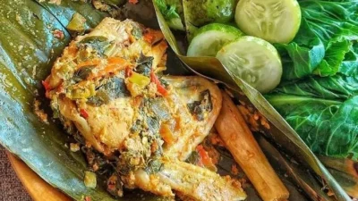 Inilah Rahasia Resep Pepes Ayam yang Empuk dan Berbumbu Meresap. Sumber Gambar via Tastynesia