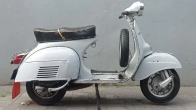 4 Model Vespa Klasik yang Kece-nya Bukan Main Buat Ditaruh di Garasi. Sumber Gambar via YouTube (Balijadulism)