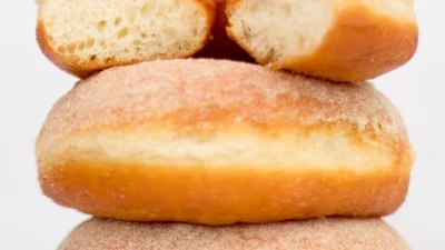 7 Tips Membuat Donat Bercincin Putih: Supaya Donatmu Makin Enak Dilihat. Sumber Gambar via kitchenmason.com