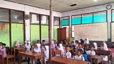 Rusak Parah, Tahun Ajaran Baru di SDN Karangpawitan 3 Kekurangan Ruang Kelas