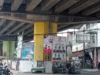 Marak Baliho dan Spanduk Caleg di Bawah Fly Over Pamanukan: Bikin Tambah Kumuh?