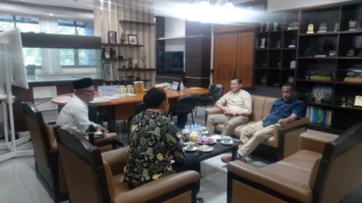 Kadisdikbud Subang Tatang Komara bersama dengan Kadisdik Jabar Wahyu Wijaya, pada Jumat (21/7) lalu.