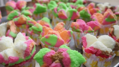 Top Bunda! 5 Rekomendasi Bolu Kukus Merekah dengan Tekstur Lembut dan Rasa Manis yang Menggoda Top Bunda! 5 Rekomendasi Bolu Kukus Merekah dengan Tekstur Lembut dan Rasa Manis yang Menggoda