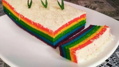 Bolu Kukus Pelangi 2 Telur Takaran Sendok, kue lembut dan cantik