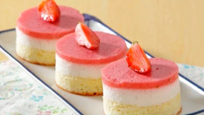 Puding Busa Stroberi Isi Bolu Vanilla