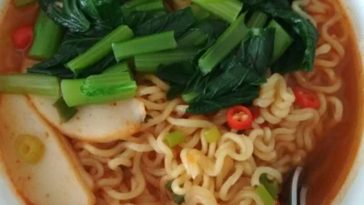 Mie Kuah Asam Pedas