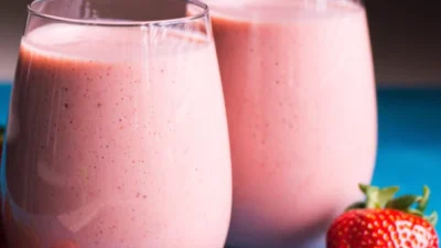 Kreasi Resep Strawberry Smoothies, Hidup Sehat Tanpa Takut Boncos (image from screenshot youtube ifoodreal)