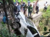 Gagal Nanjak dan Tak Bisa Tahan Rem, Minibus Terperosok ke Saluran Irigasi