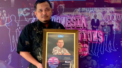 Kali Kedua, JNE Raih Penghargaan PR Person Awards 2023 di Acara Indonesia Public Relations Summit 2023