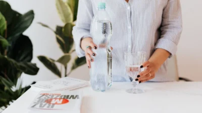 Tips Membeli Air Minum Kemasan, Jangan Sampai Asal Beli, lho (Image From: Pexels/Karolina Grabowska)